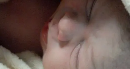 Avvocato gay finge di essere il padre di un bimbo