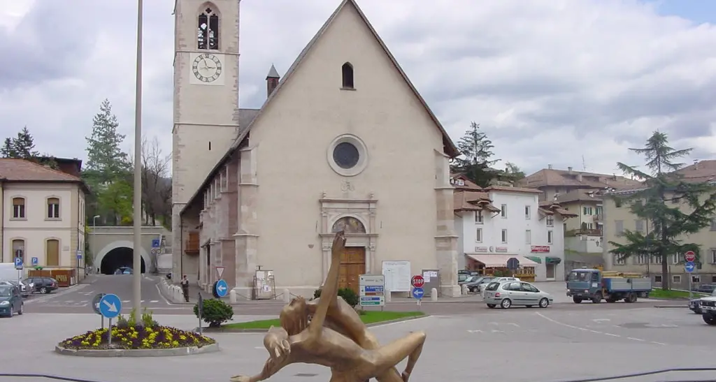L'imbrattatore della chiesa a Cles chiede perdono e paga