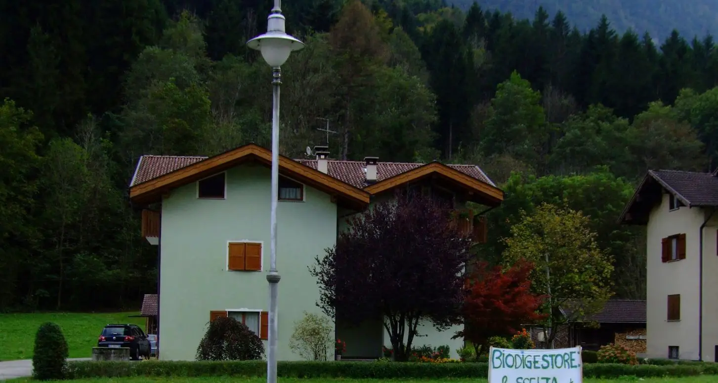 Biodigestore a Zuclo cresce il fronte del no