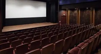 Cinema, calano le presenze: giù del 50%