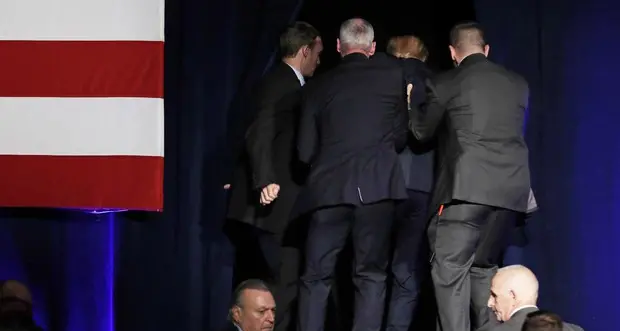 Paura per Trump, portato via dal palco a Reno