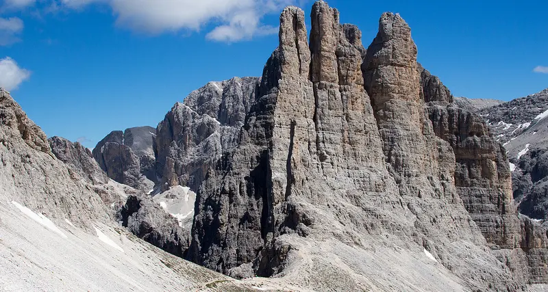 Alpinista precipita dalle Torri del Vajolet: in corso le operazioni di soccorso