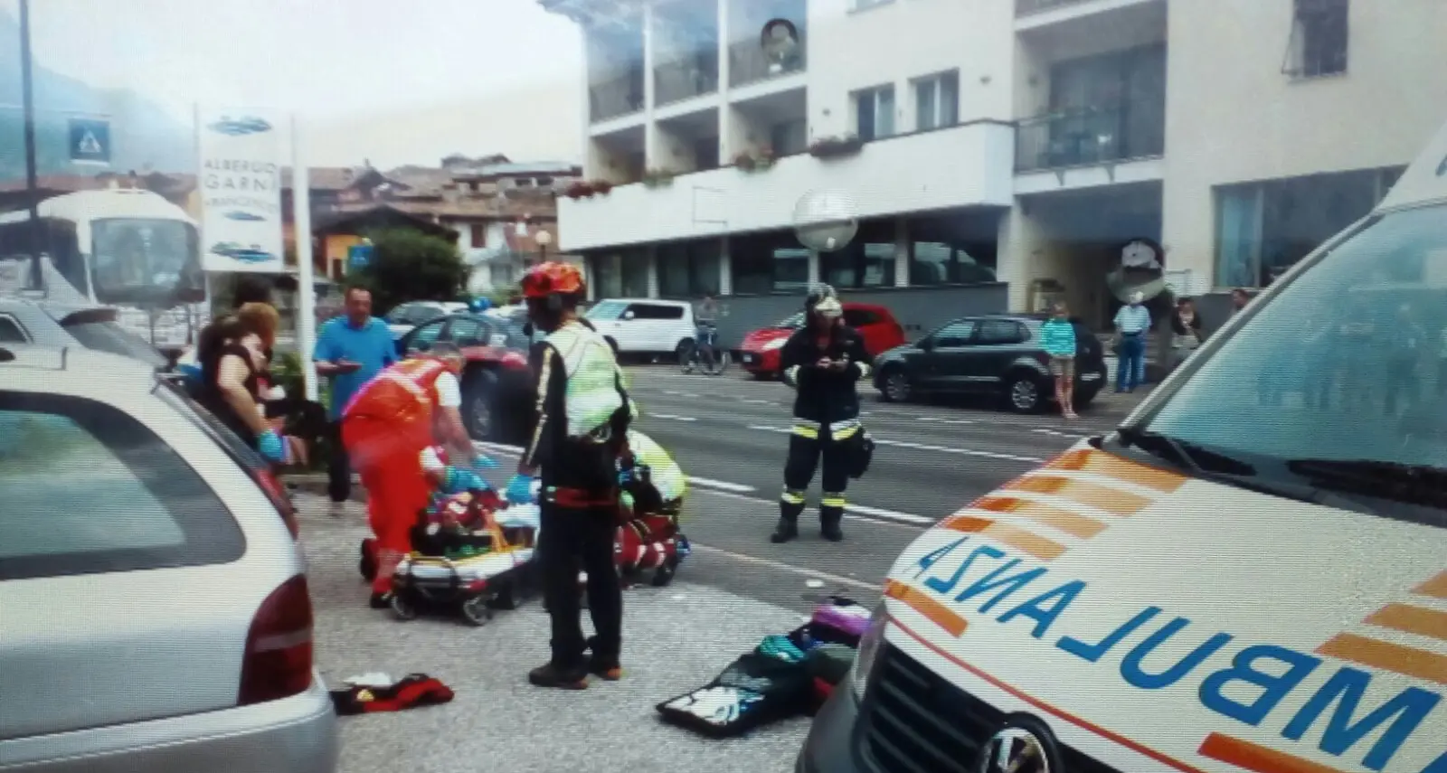 Incidente in centro a Nago. scooterista grave al S.Chiara