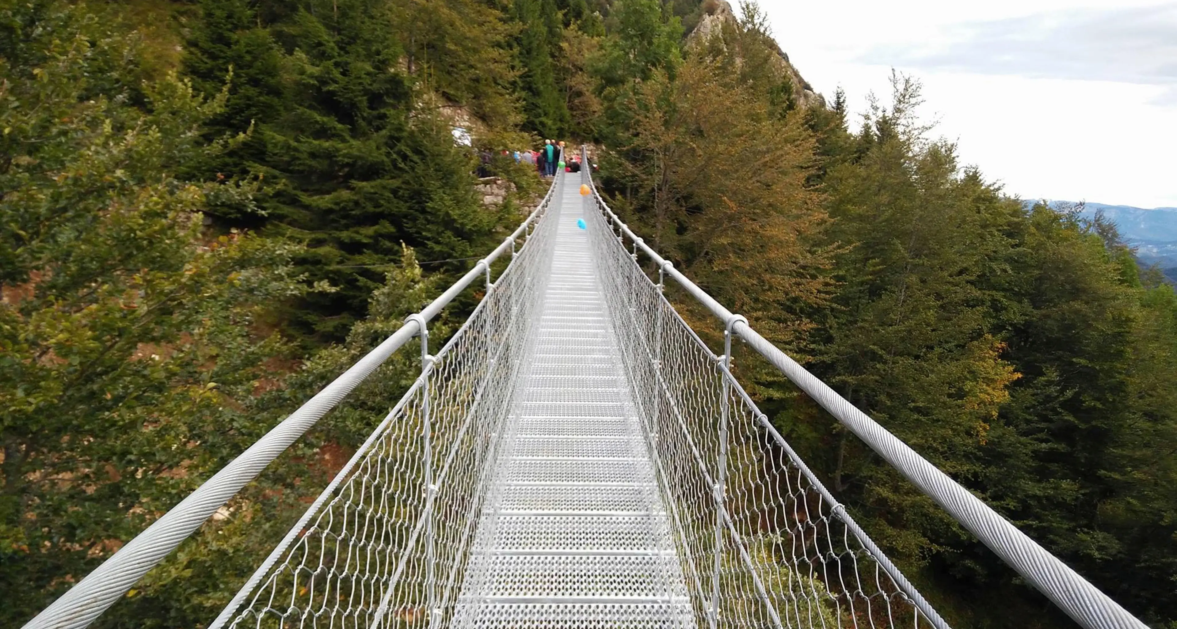 Ponte tibetano sulla strada del re: emozioni ad alta quota in Vallarsa