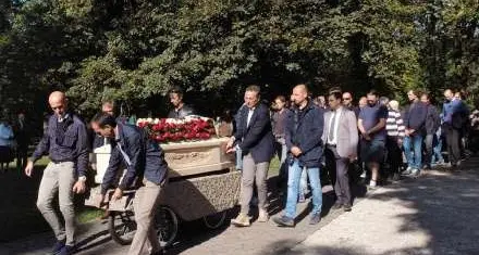 L'ultimo doloroso saluto ad Andrea Berti «Il tempo passerà ma tu sarai sempre con noi»
