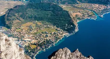 Abusi edilizi sul Lago di Garda, 30 denunce
