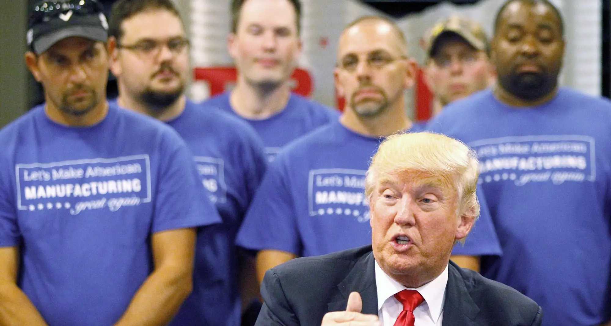 Ambasciatori e funzionari contro il candidato Trump