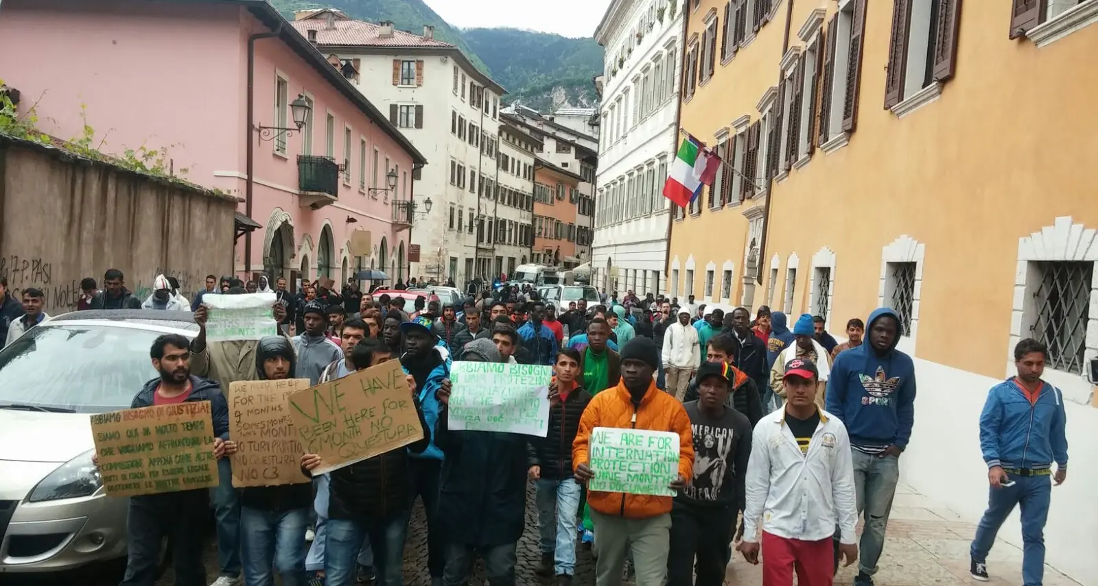 Richiedenti asilo e lungaggini burocratiche a Trento Il sindacato Coisp: carenze di organico nella polizia