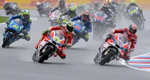 Sorpresa a Brno: vince Crutchlow Al secondo posto Valentino Rossi