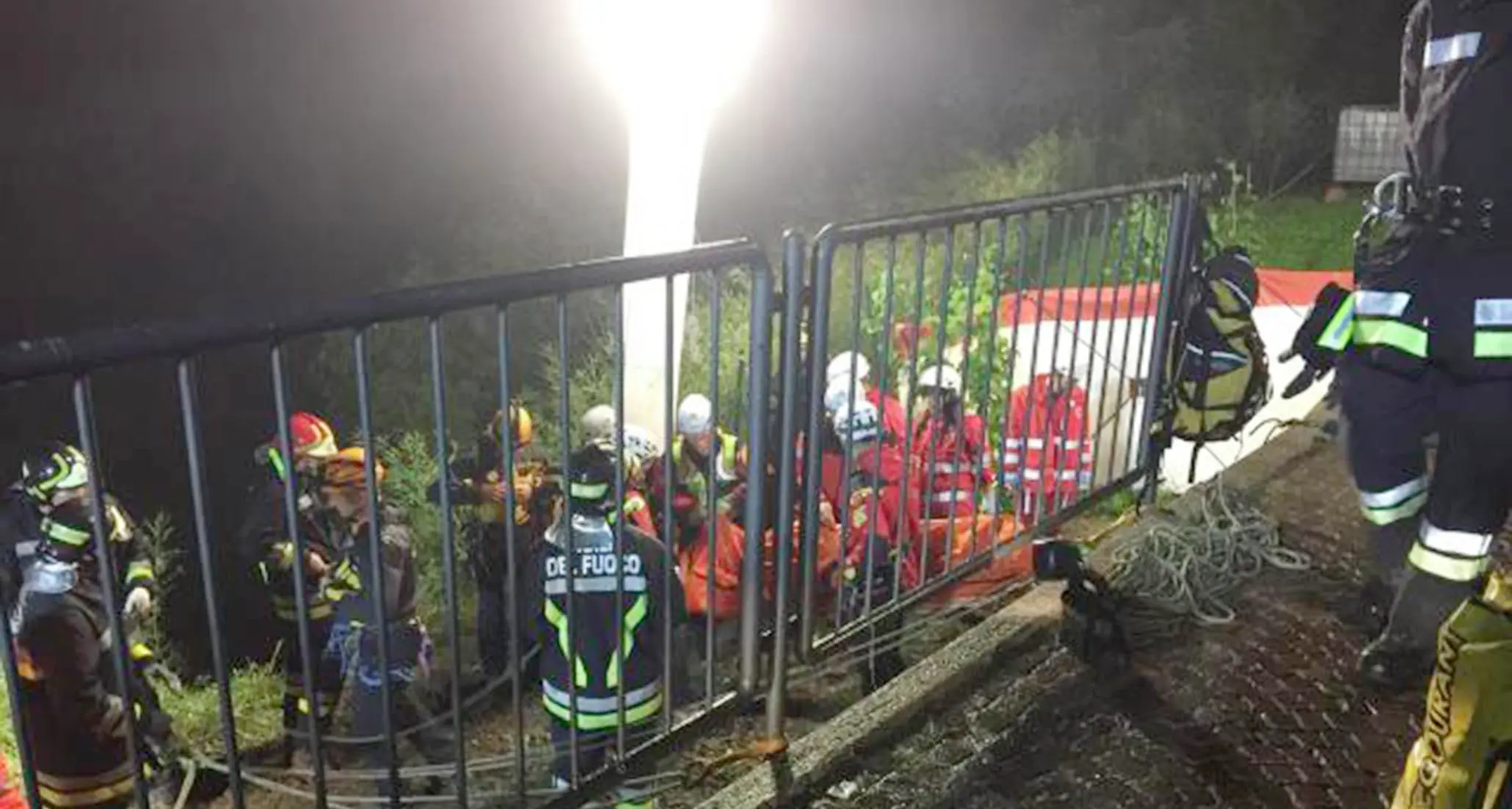 Bondo, volo di sessanta metri nel torrente Miracolati due fratelli finiti fuori strada