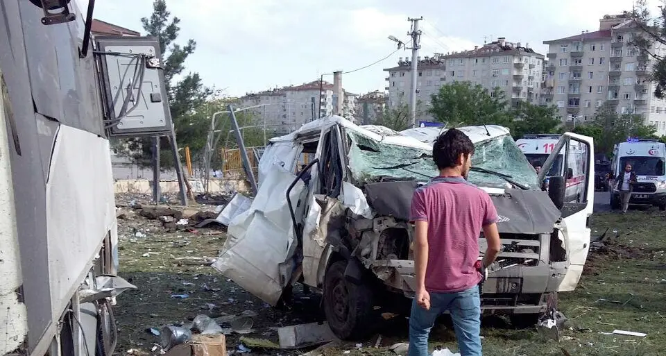 Autobomba a Diyarbakir 3 morti e 22 feriti