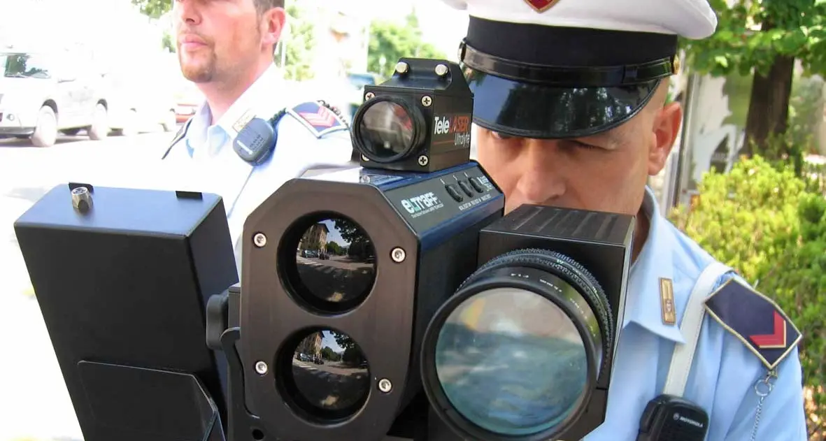 Sfreccia in moto a 114 all'ora in centro abitato Fermato: maximulta e ritiro della patente