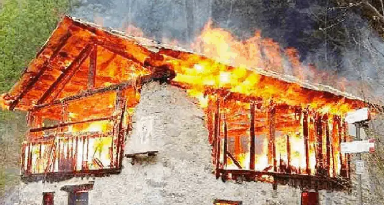 Nuovo incendio doloso Maso distrutto dalle fiamme