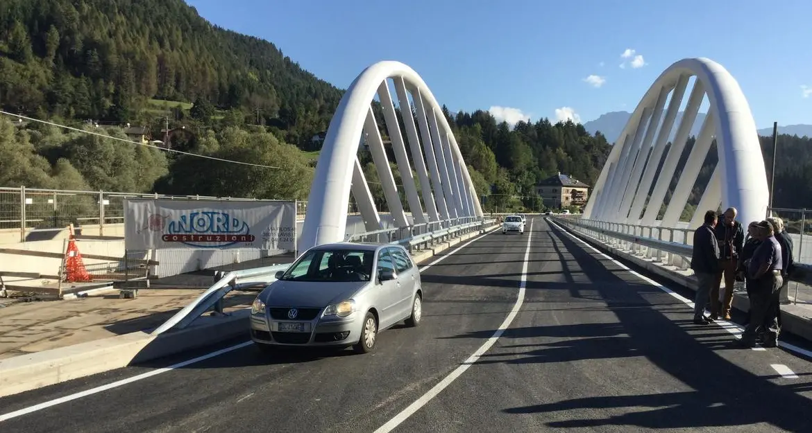 Riaperto al traffico il nuovo ponte sull'Avisio a Stramentizzo