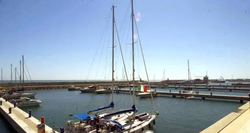 Ostia, sotto sequestro il porto e alcuni stabilimenti balneari