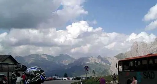 Presto limitazioni al traffico a Passo Sella Turisti stranieri contro l'assalto delle auto