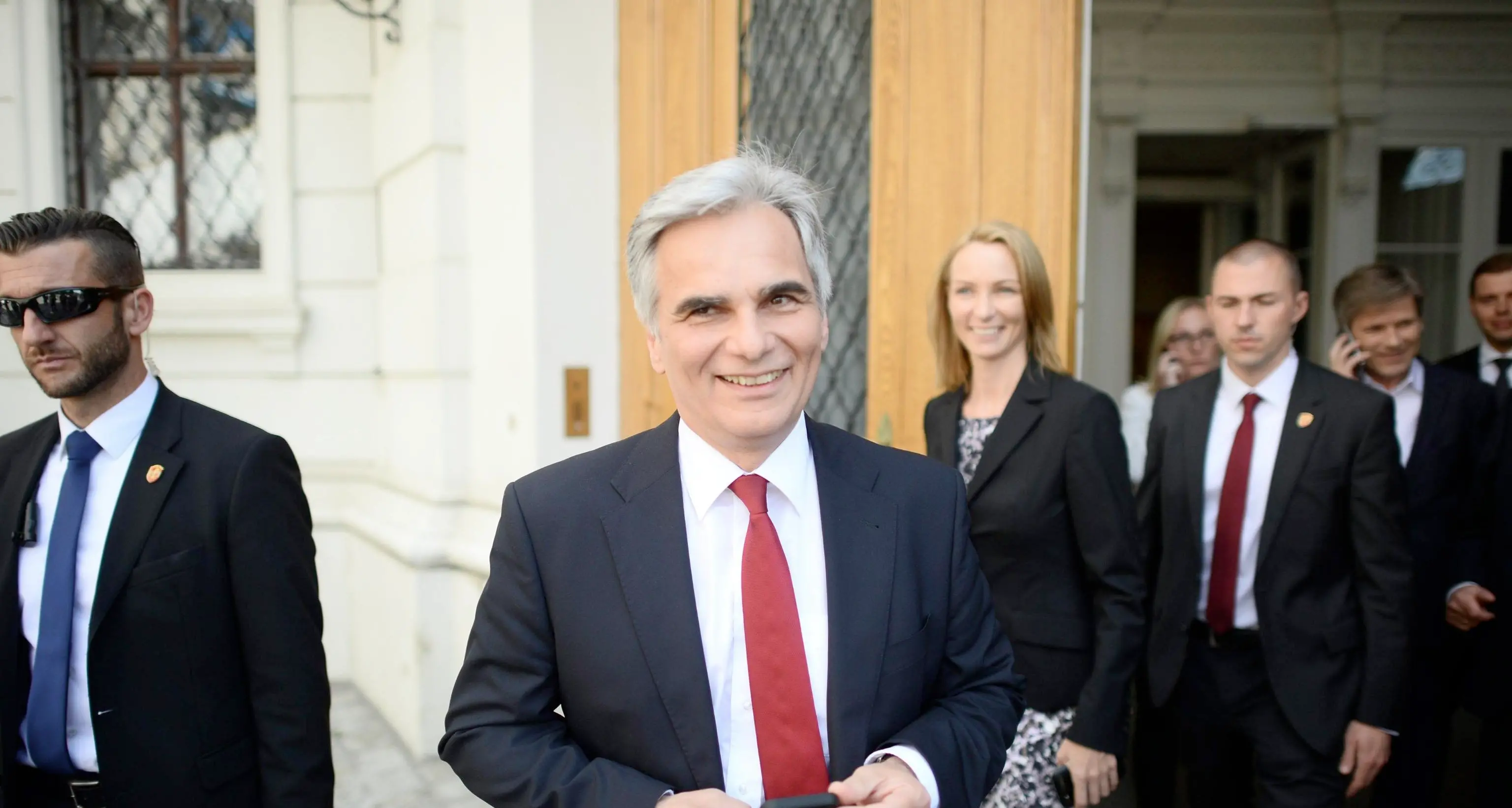 Austria, si dimette il cancelliere Faymann Al suo posto il vice Mitterlehner