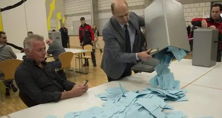 2.000 euro per tutti i cittadini La Svizzera oggi va al voto