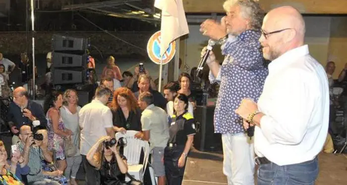 Livorno, indagato il sindaco 5 stelle Grillo in suo aiuto «Siamo con te»