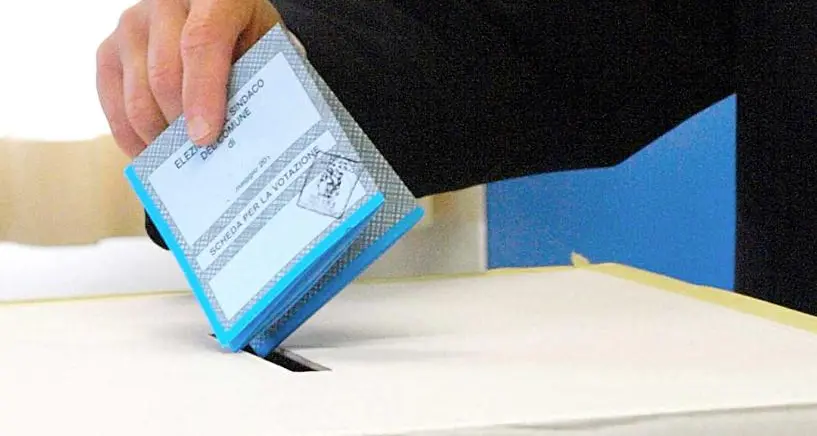 Si vota in sedici comuni Buona l'affluenza alle 11