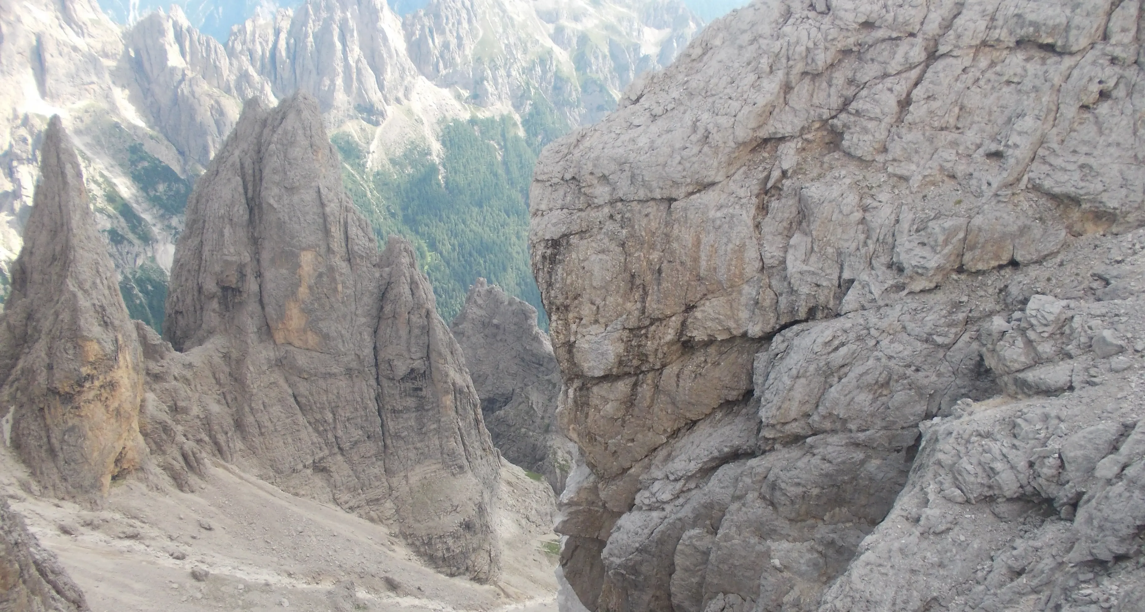 Frana un pilastro di cima Lastei