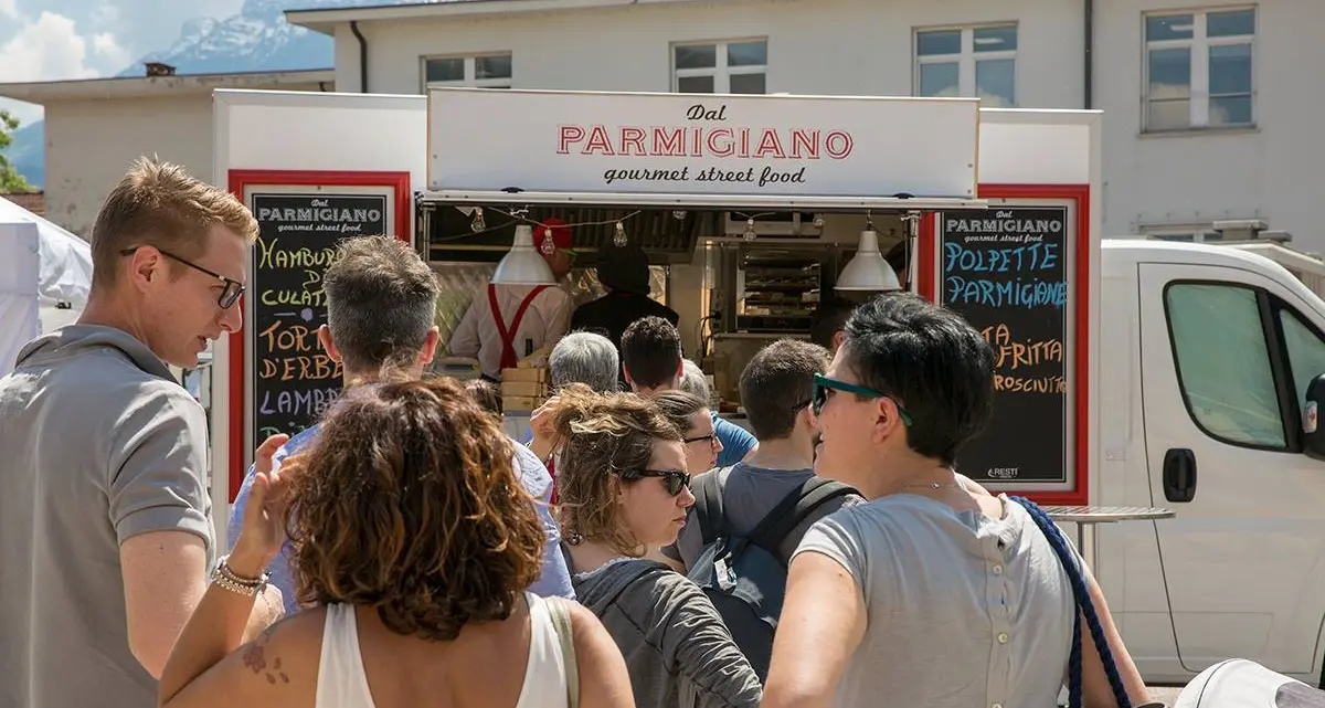 Pazzi per il cibo di strada Eventi all'Hub e in piazza