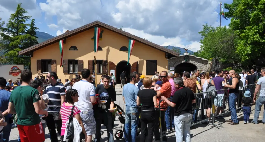 «Sabotaggio» alla commemorazione Bandiera austriaca al posto del tricolore