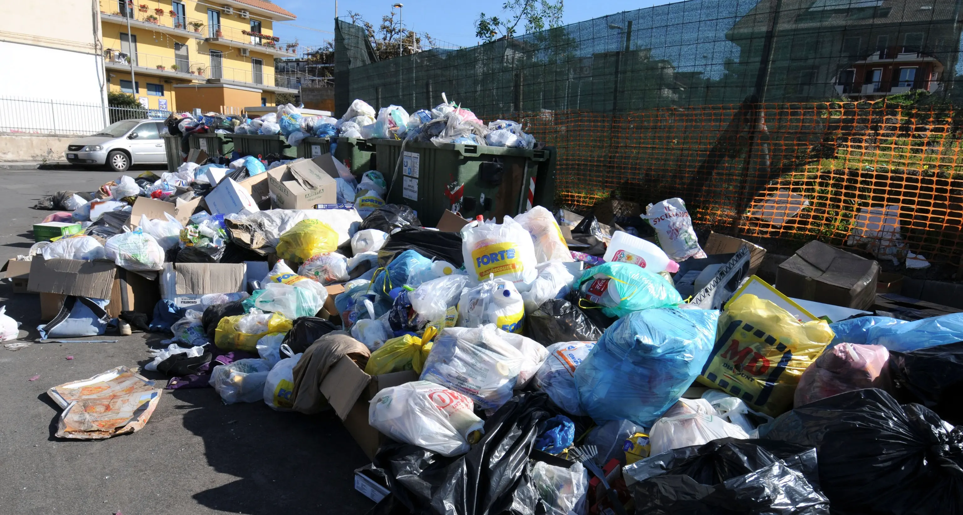 Emergenza rifiuti in Sicilia Protesta a Cinque Stelle
