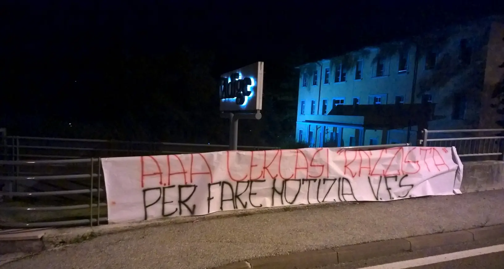 Blitz notturno contro l'Adige del Veneto Fronte Skinheads