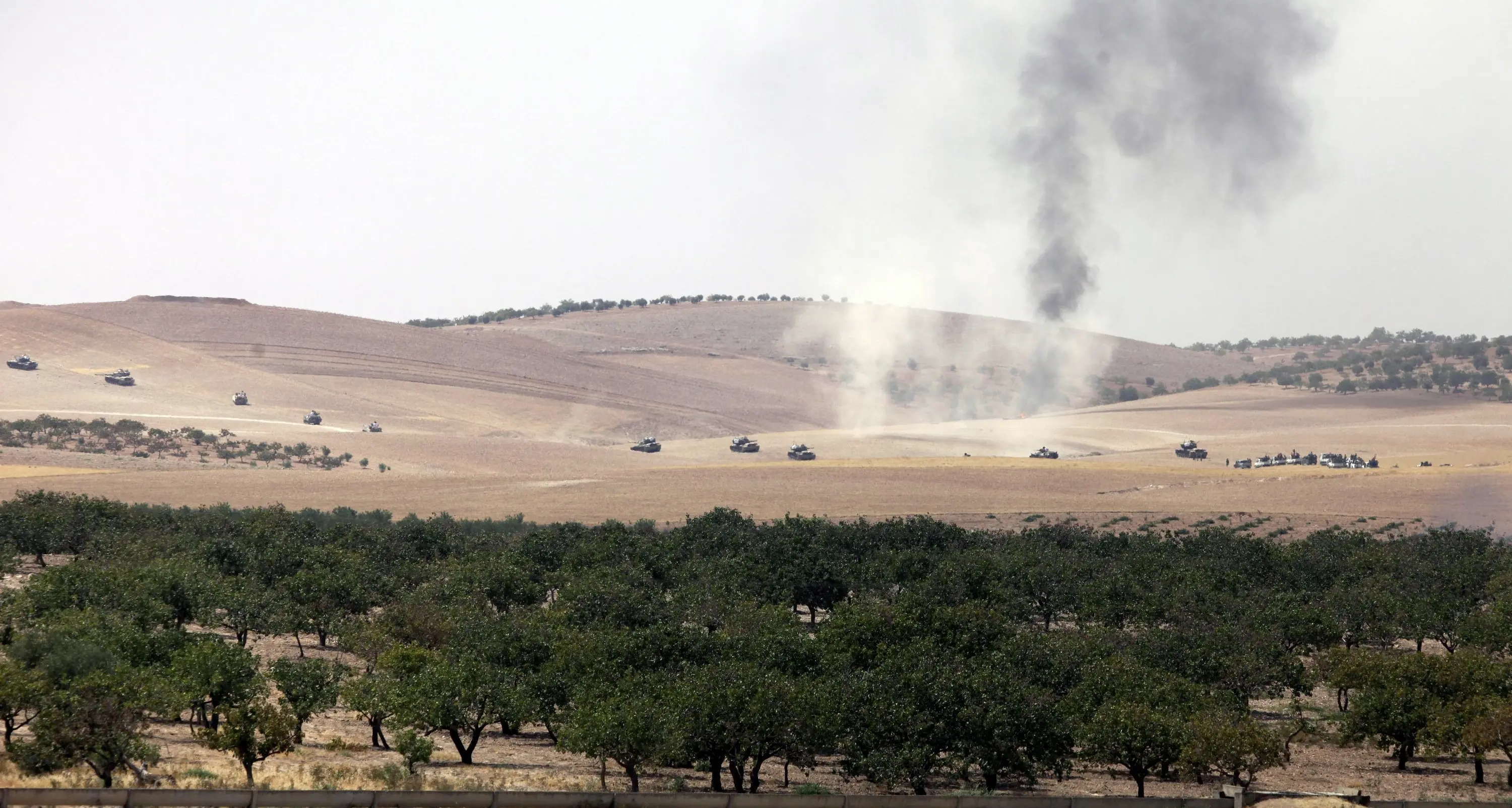 Tank e soldati turchi in Siria Dura reazione dei curdi