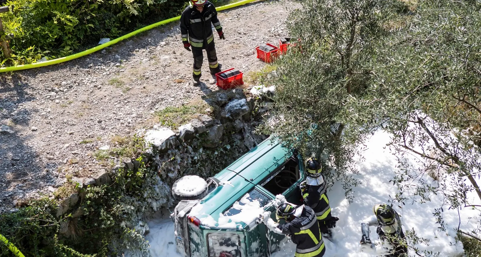 Fuori strada a 93 anni L'auto finisce tra gli ulivi