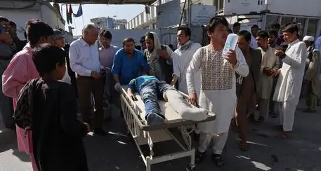 Attentato a Kabul, bilancio provvisorio: 80 morti e 231 feriti