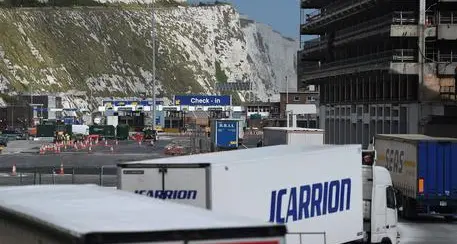 Più controlli anti-terrorismo: è caos a porto Dover,15 ore di fila