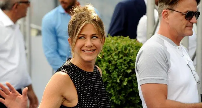 Jennifer Aniston al Giffoni: «Ragazzi staccatevi dai telefoni»