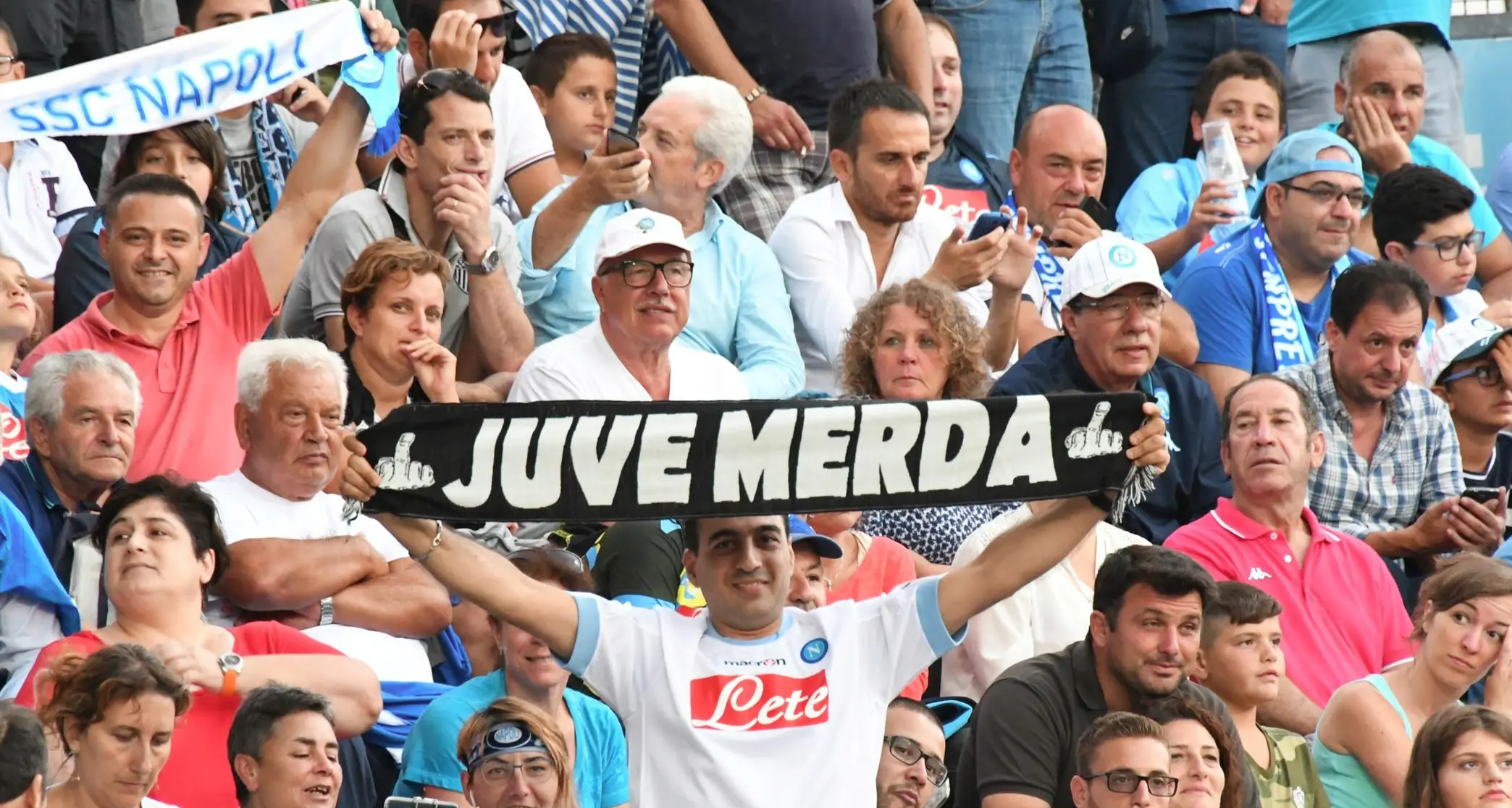«Higuain infame» e striscioni anti Juve dei tifosi napoletani al Briamasco