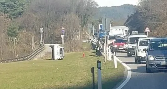 Fuori strada a Vigolo Baselga, grave un automobilista