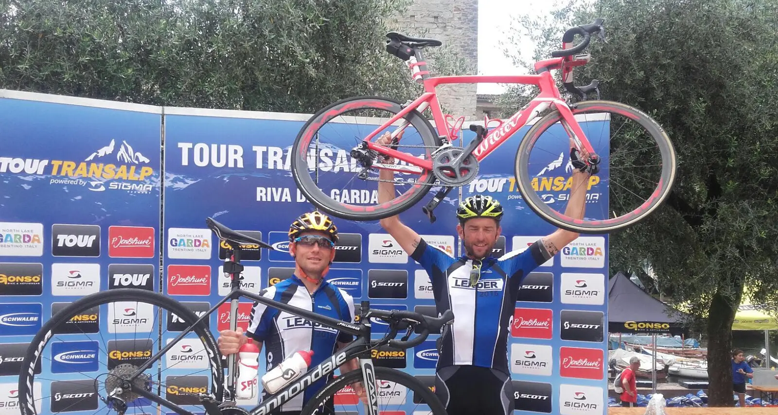 Tour Transalp, a Riva del Garda trionfo finale di Debertolis e Pallhuber