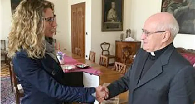 Un regalo da 800 euro per il vescovo Bressan