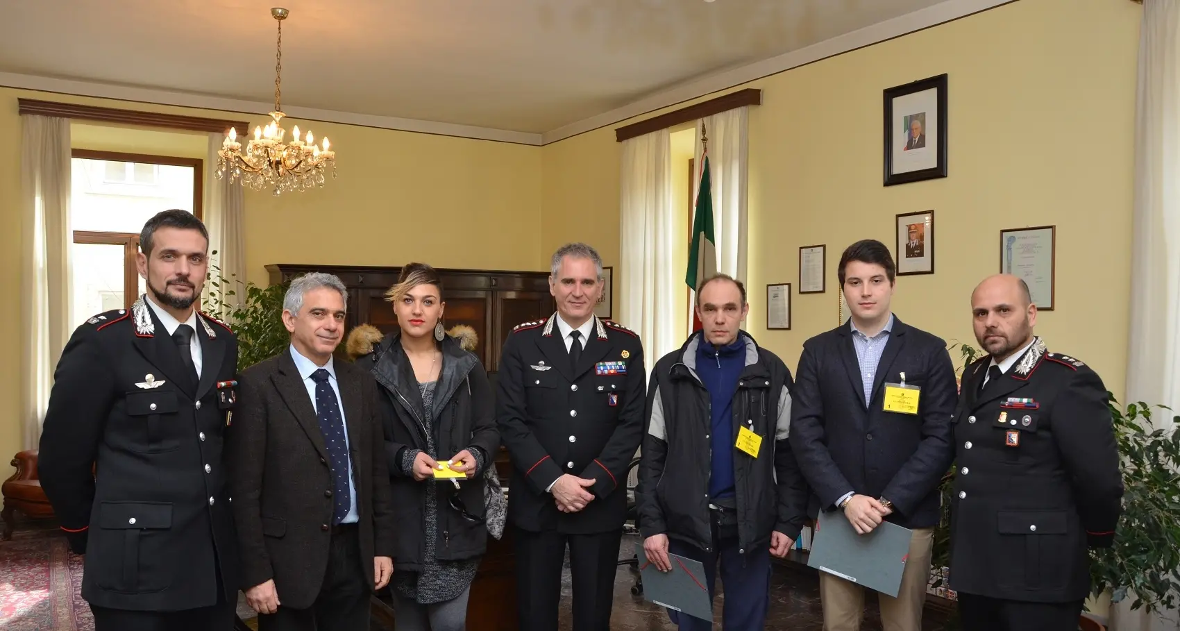 Fanno arrestare lo scippatore «Premiati» dai carabinieri