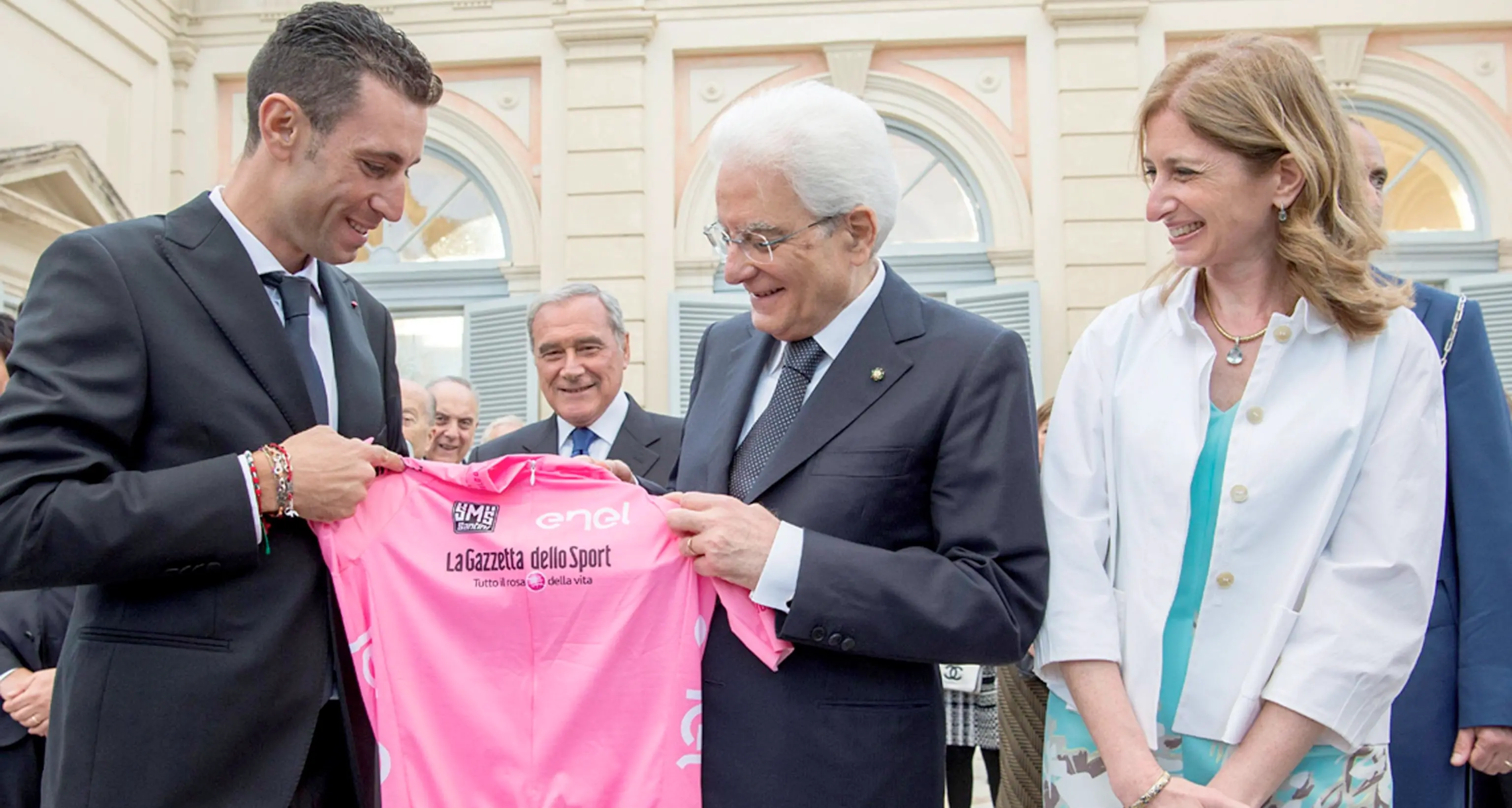 Nibali ricevuto al Quirinale La «rosa» per il Presidente