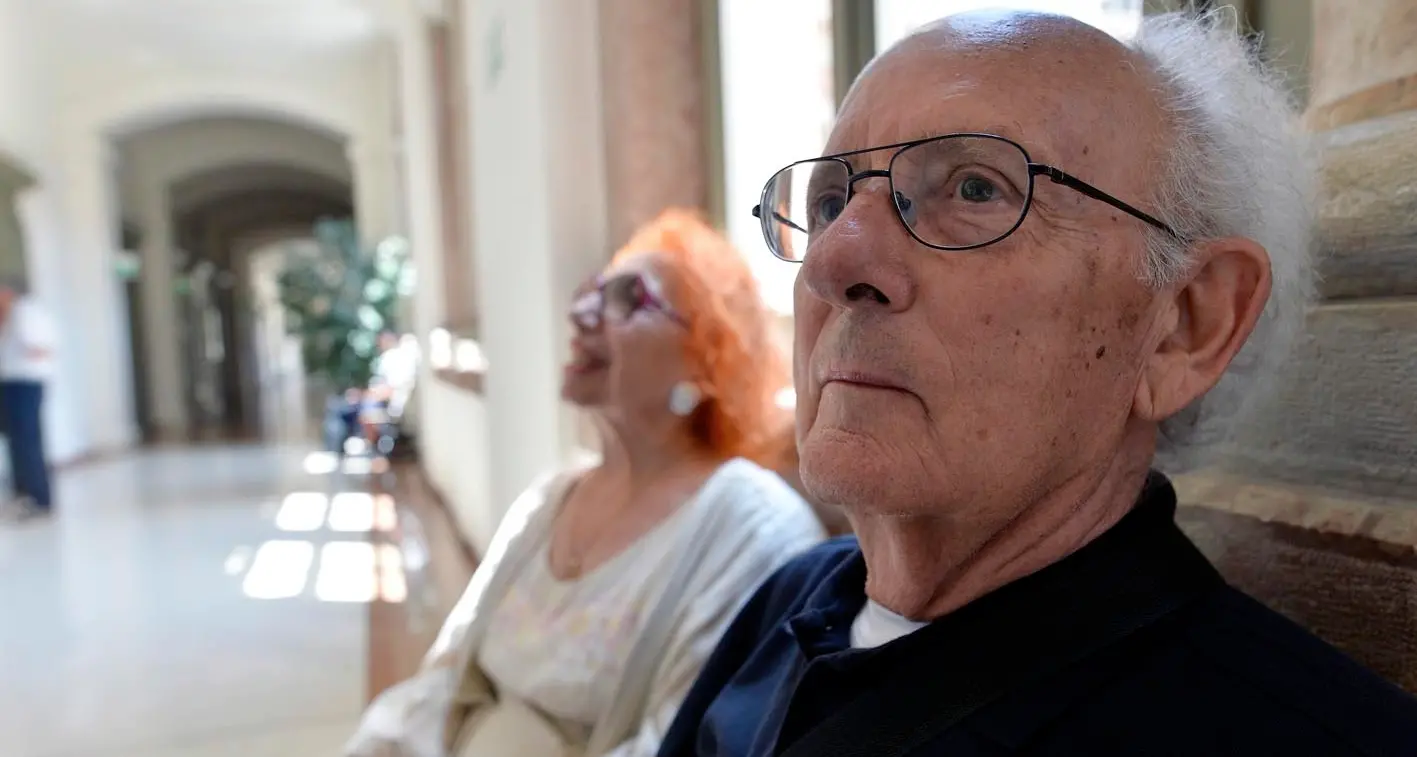 Carmelo, laurea a 82 anni «Un regalo per mia moglie»