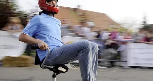A Castellano la «Carega race», la più pazza gara sulle sedie