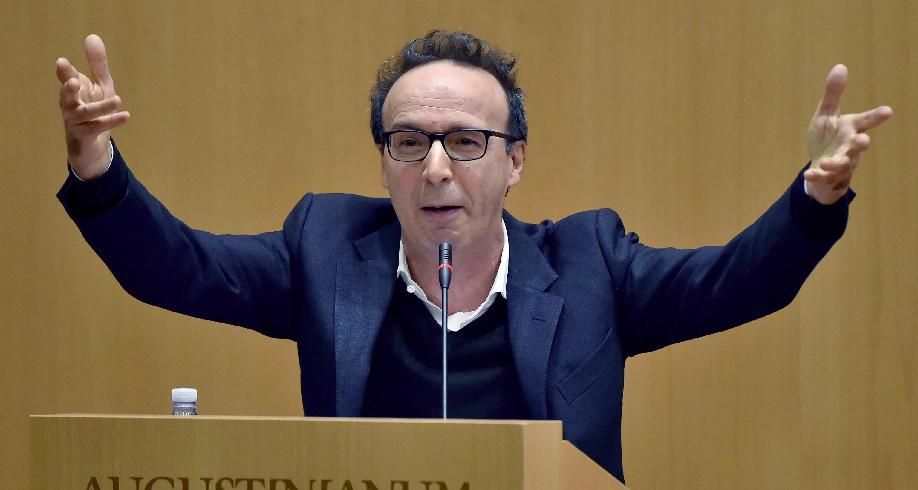 Roma, sorpasso contromano per Benigni: patente sospesa
