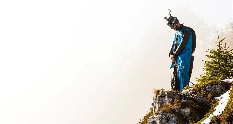 A 150 km/h in un canalone delle Dolomiti Ecco il video dell'impresa del basejumper Uli