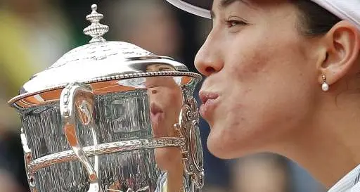 Serena Williams deve inchinarsi Il «Garros» a Garbine Muguruza