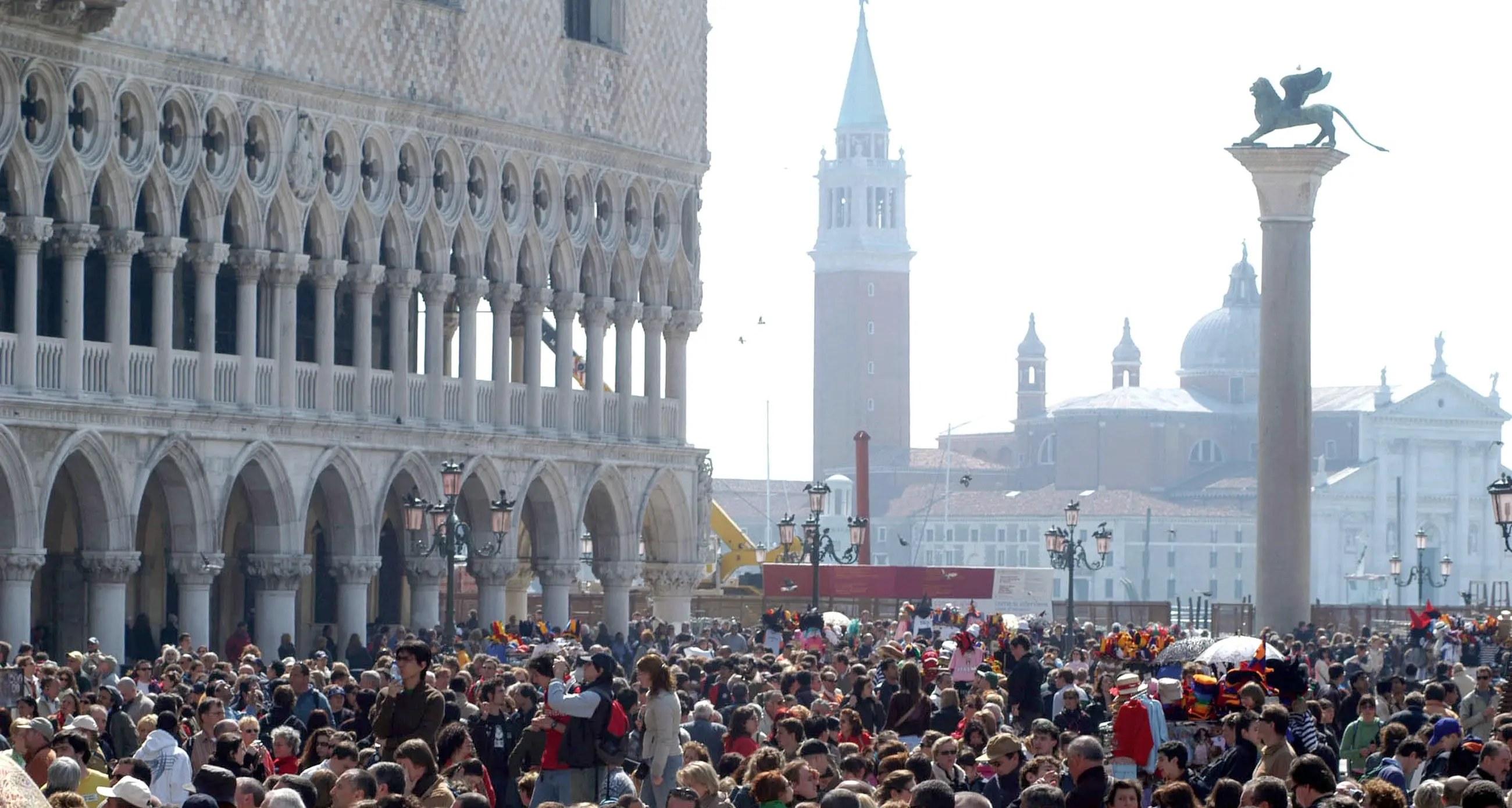Pacco sospetto a Venezia ma si tratta solo di sale