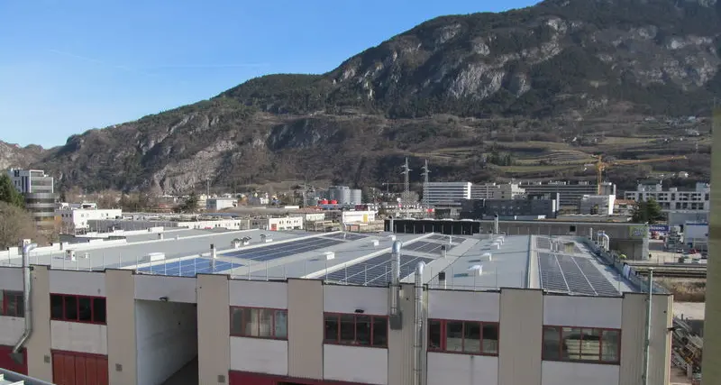 Fotovoltaico sul tetto delle officine comunali in via Maccani