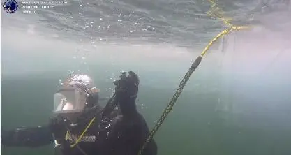 Recuperano un sub sotto il ghiaccio Video spettacolare dell'esercitazione