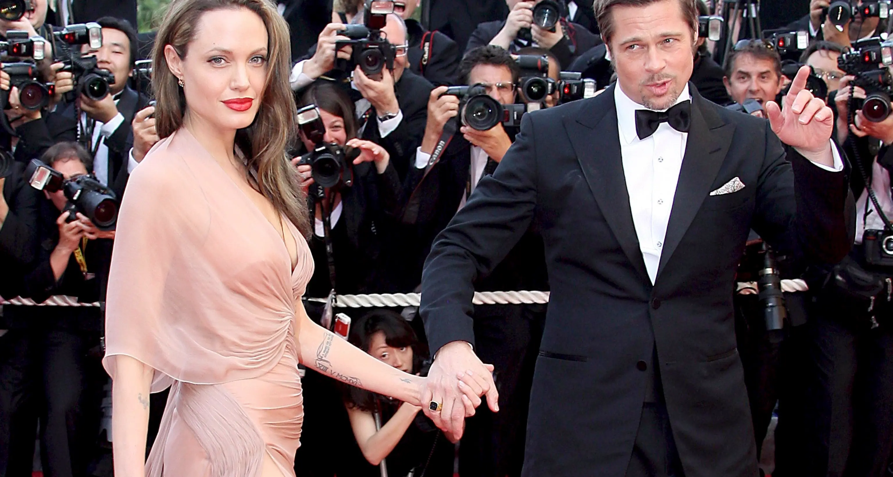 La coppia «Brangelina» al capolinea Jolie chiede il divorzio da Brad Pitt