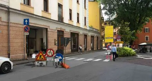 Un'estate di lavori stradali in centro storico Via Roggia grande, nuovo arredo e querelle Ztl